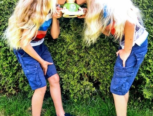 Renze-Marijn (12) en Fedde-Corné (10) doneren hun haar