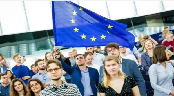 Europese jongeren kunnen voortaan makkelijker in de hele EU werken of studeren.