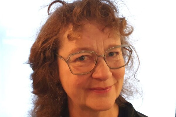 ‘Middelbare scholieren luisteren soms met hun duim in de mond naar het voorlezen’
