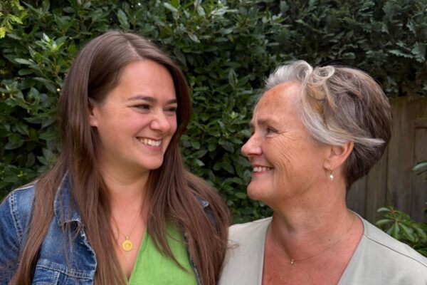 Polarisatiepijn. Hoe Marthe en haar moeder Trudy elkaar kwijtraakten en weer vonden. Het verhaal van Marthe
