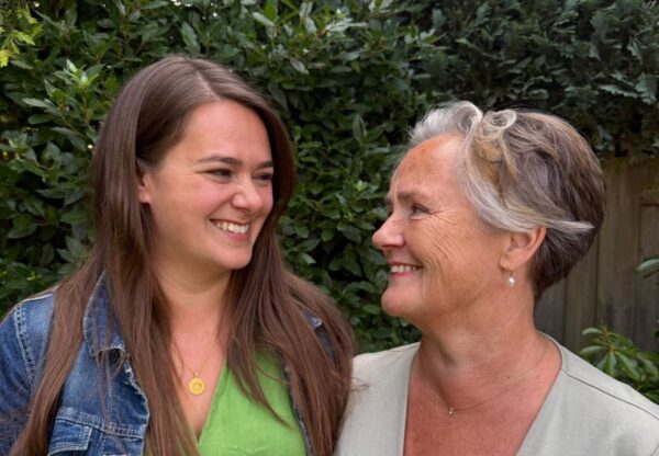 Polarisatiepijn. Hoe Marthe en haar moeder Trudy elkaar kwijtraakten en weer vonden. Het verhaal van Marthe
