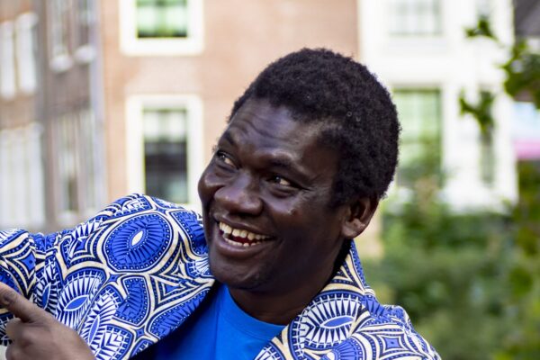 ‘Kies wat goed is voor je ziel en aanvaard de consequenties.’ Bright Richards is theatermaker en vader