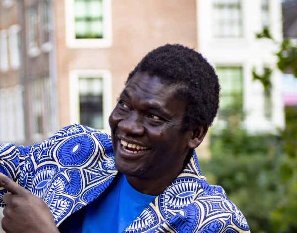 ‘Kies wat goed is voor je ziel en aanvaard de consequenties.’ Bright Richards is theatermaker en vader