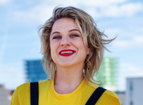 Judith is de witte moeder van een dochter van kleur. Wat doet het met je als je ouders en jij niet op elkaar lijken?