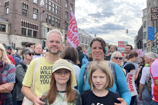 ‘Laat nog wat toekomst voor ons over!’